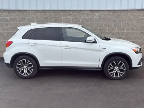 White 2019 Mitsubishi Outlander Sport ES 2.0 for sale in Wilmington, OH