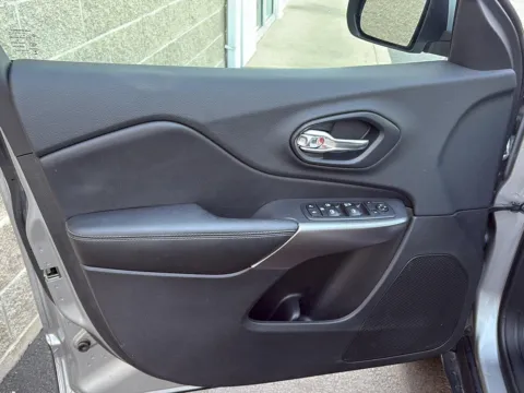 More photos of 2019 Jeep Cherokee Latitude at Wilmington Auto Center Chrysler Dodge Jeep RAM, OH