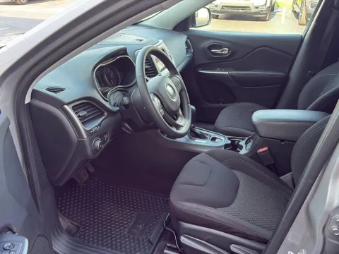 More photos of 2019 Jeep Cherokee Latitude at Wilmington Auto Center Chrysler Dodge Jeep RAM, OH