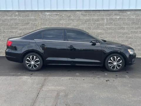 Photos of 2013 Volkswagen Jetta Sedan SE for sale in Wilmington, OH at Wilmington Auto Center Chrysler Dodge Jeep RAM