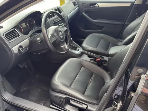 More photos of 2013 Volkswagen Jetta Sedan SE at Wilmington Auto Center Chrysler Dodge Jeep RAM, OH