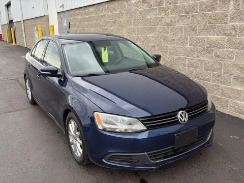 Photos of 2014 Volkswagen Jetta Sedan SE w/Connectivity/Sunroof PZEV for sale in Wilmington, OH at Wilmington Auto Center Chrysler Dodge Jeep RAM