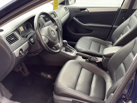 More photos of 2014 Volkswagen Jetta Sedan SE w/Connectivity/Sunroof PZEV at Wilmington Auto Center Chrysler Dodge Jeep RAM, OH