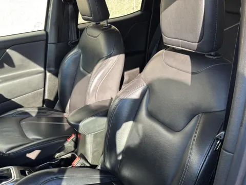 More photos of 2021 Jeep Renegade Limited at Wilmington Auto Center Chrysler Dodge Jeep RAM, OH