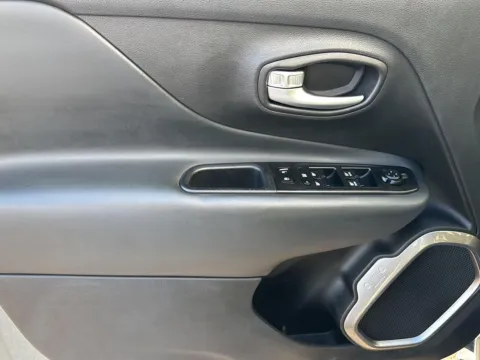 More photos of 2021 Jeep Renegade Limited at Wilmington Auto Center Chrysler Dodge Jeep RAM, OH