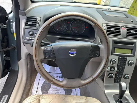 More photos of 2007 Volvo C70 T5 at Wilmington Auto Center Chrysler Dodge Jeep RAM, OH