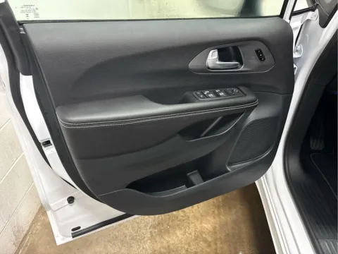 More photos of 2026 Chrysler Pacifica Select at Wilmington Auto Center Chrysler Dodge Jeep RAM, OH