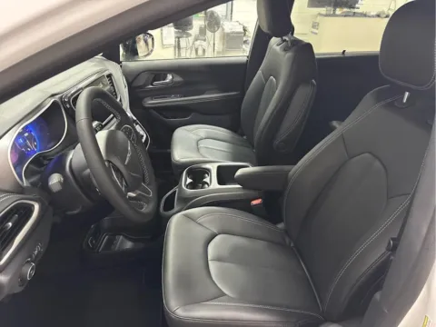 More photos of 2026 Chrysler Pacifica Select at Wilmington Auto Center Chrysler Dodge Jeep RAM, OH