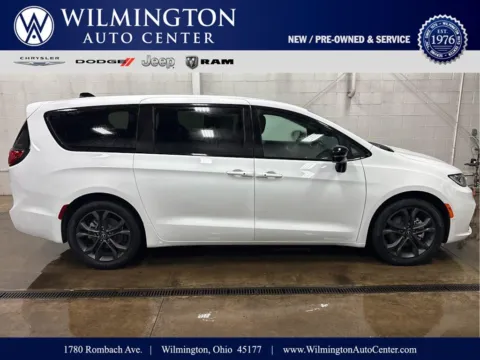 White 2026 Chrysler Pacifica Select for sale in Wilmington, OH