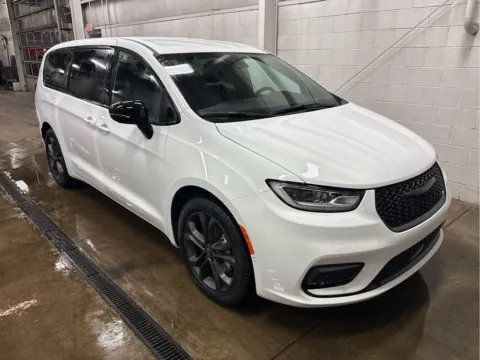 Photos of 2026 Chrysler Pacifica Select for sale in Wilmington, OH at Wilmington Auto Center Chrysler Dodge Jeep RAM