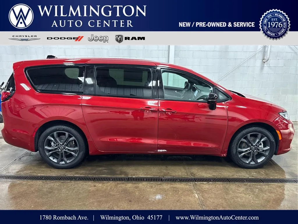 Red 2026 Chrysler Pacifica Select for sale in Wilmington, OH