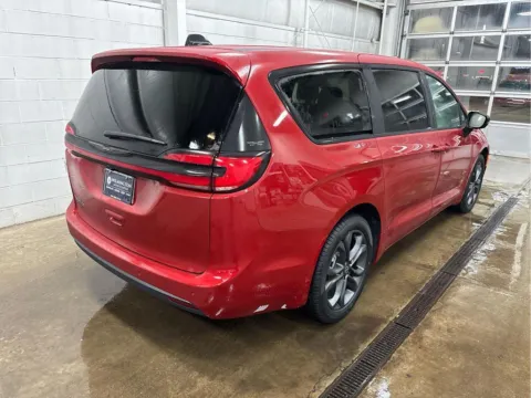 Another view of 2026 Chrysler Pacifica Select for sale in Wilmington, OH at Wilmington Auto Center Chrysler Dodge Jeep RAM