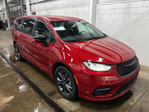 Photos of 2026 Chrysler Pacifica Select for sale in Wilmington, OH at Wilmington Auto Center Chrysler Dodge Jeep RAM