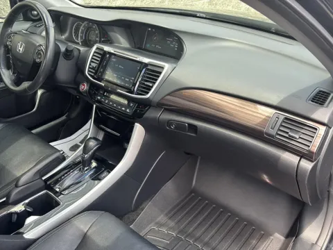 More photos of 2017 Honda Accord Sedan EX-L at Wilmington Auto Center Chrysler Dodge Jeep RAM, OH