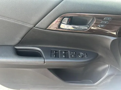 More photos of 2017 Honda Accord Sedan EX-L at Wilmington Auto Center Chrysler Dodge Jeep RAM, OH
