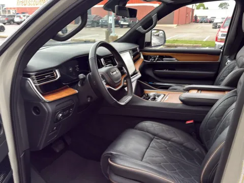 More photos of 2022 Jeep Grand Wagoneer Series III at Wilmington Auto Center Chrysler Dodge Jeep RAM, OH