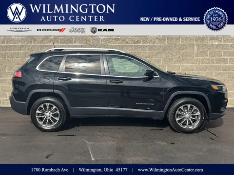 Black 2019 Jeep Cherokee Latitude Plus for sale in Wilmington, OH