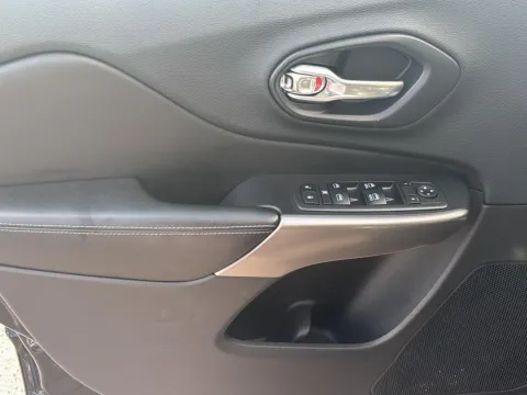 More photos of 2019 Jeep Cherokee Latitude Plus at Wilmington Auto Center Chrysler Dodge Jeep RAM, OH