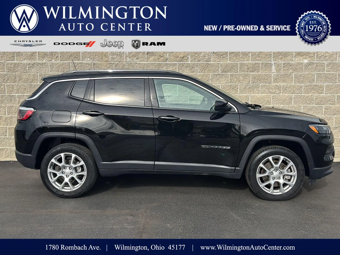 Black 2023 Jeep Compass Latitude Lux for sale in Wilmington, OH