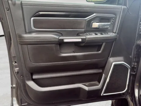 More photos of 2019 Ram 2500 Laramie at Wilmington Auto Center Chrysler Dodge Jeep RAM, OH