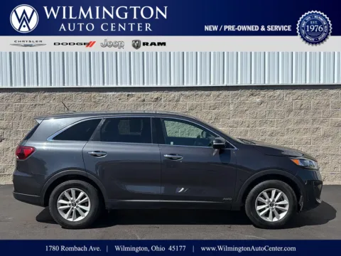Gray 2019 Kia Sorento LX for sale in Wilmington, OH
