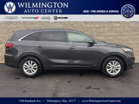 Gray 2019 Kia Sorento LX for sale in Wilmington, OH