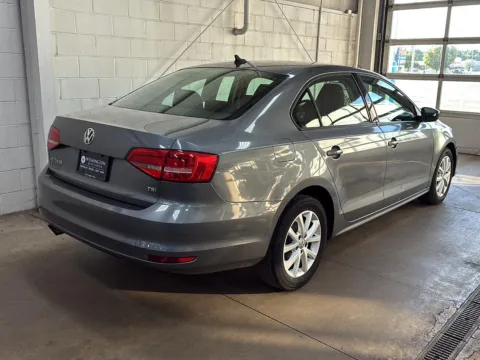 More photos of 2015 Volkswagen Jetta Sedan 1.8T SE at Wilmington Auto Center Chrysler Dodge Jeep RAM, OH
