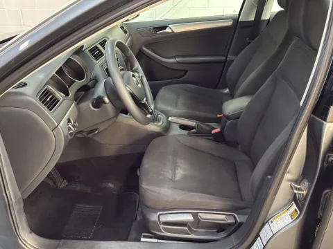 More photos of 2015 Volkswagen Jetta Sedan 1.8T SE at Wilmington Auto Center Chrysler Dodge Jeep RAM, OH