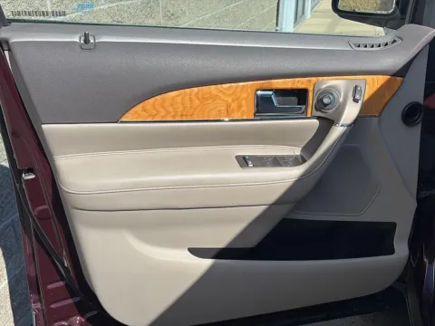 More photos of 2011 Lincoln MKX at Wilmington Auto Center Chrysler Dodge Jeep RAM, OH