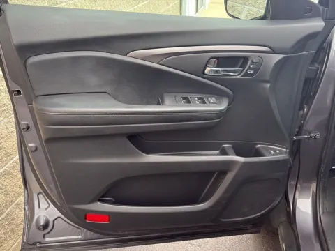 More photos of 2020 Honda Pilot EX-L at Wilmington Auto Center Chrysler Dodge Jeep RAM, OH