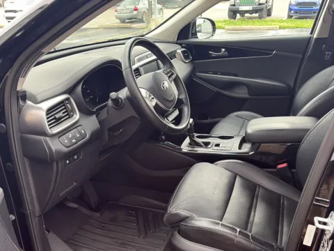 More photos of 2019 Kia Sorento SX V6 at Wilmington Auto Center Chrysler Dodge Jeep RAM, OH