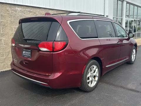 More photos of 2018 Chrysler Pacifica Touring-L Plus at Wilmington Auto Center Chrysler Dodge Jeep RAM, OH