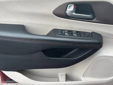 More photos of 2018 Chrysler Pacifica Touring-L Plus at Wilmington Auto Center Chrysler Dodge Jeep RAM, OH