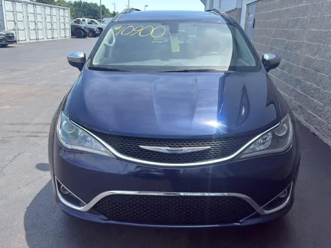 More photos of 2018 Chrysler Pacifica Limited at Wilmington Auto Center Chrysler Dodge Jeep RAM, OH