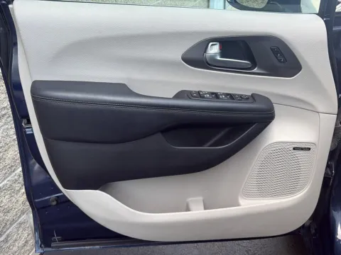 More photos of 2018 Chrysler Pacifica Limited at Wilmington Auto Center Chrysler Dodge Jeep RAM, OH