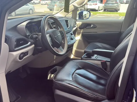 More photos of 2018 Chrysler Pacifica Limited at Wilmington Auto Center Chrysler Dodge Jeep RAM, OH