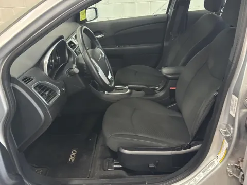 More photos of 2011 Chrysler 200 Touring at Wilmington Auto Center Chrysler Dodge Jeep RAM, OH