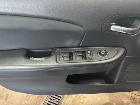 More photos of 2011 Chrysler 200 Touring at Wilmington Auto Center Chrysler Dodge Jeep RAM, OH