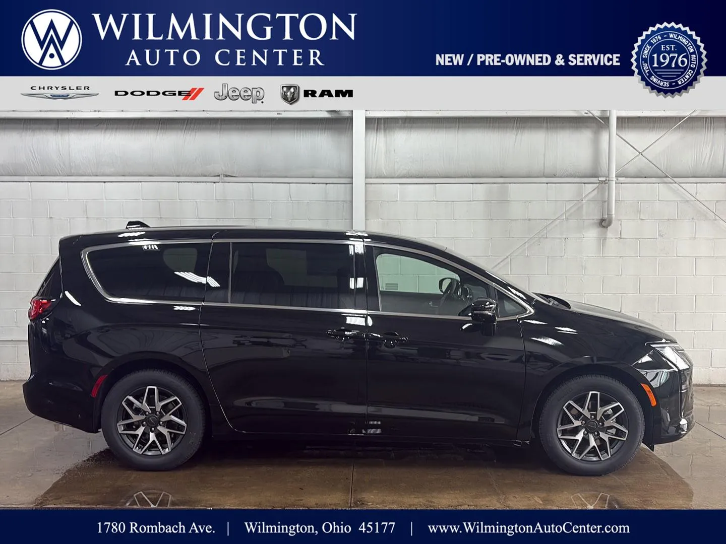 2027 Chrysler Pacifica Limited's photo