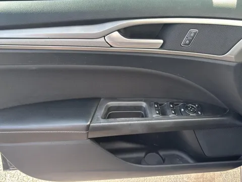 More photos of 2019 Ford Fusion SE at Wilmington Auto Center Chrysler Dodge Jeep RAM, OH