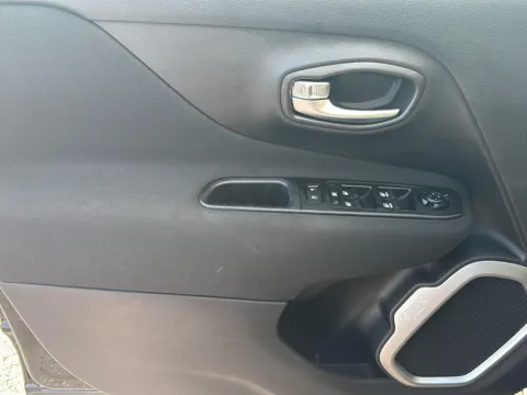 More photos of 2021 Jeep Renegade 80th anniversary edition at Wilmington Auto Center Chrysler Dodge Jeep RAM, OH