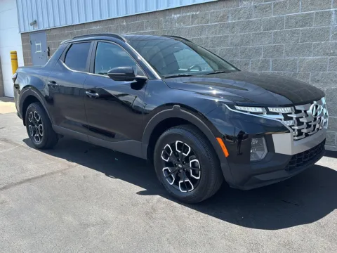 Photos of 2022 Hyundai Santa Cruz SEL Premium for sale in Wilmington, OH at Wilmington Auto Center Chrysler Dodge Jeep RAM