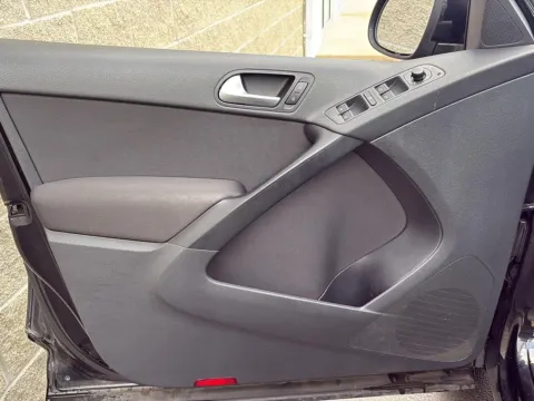 More photos of 2015 Volkswagen Tiguan S at Wilmington Auto Center Chrysler Dodge Jeep RAM, OH