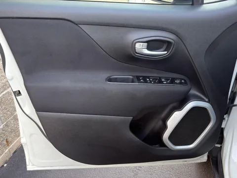 More photos of 2021 Jeep Renegade Freedom Edtion at Wilmington Auto Center Chrysler Dodge Jeep RAM, OH