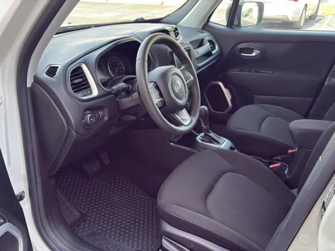 More photos of 2021 Jeep Renegade Freedom Edtion at Wilmington Auto Center Chrysler Dodge Jeep RAM, OH