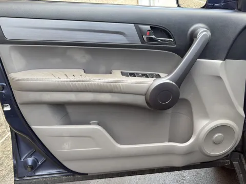More photos of 2009 Honda CR-V EX-L at Wilmington Auto Center Chrysler Dodge Jeep RAM, OH