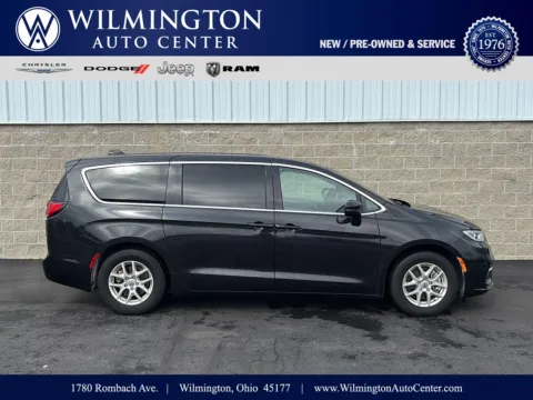 Black 2023 Chrysler Pacifica Touring L for sale in Wilmington, OH