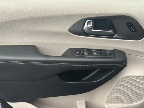 More photos of 2023 Chrysler Pacifica Touring L at Wilmington Auto Center Chrysler Dodge Jeep RAM, OH