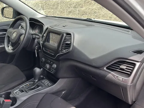 More photos of 2020 Jeep Cherokee Latitude at Wilmington Auto Center Chrysler Dodge Jeep RAM, OH