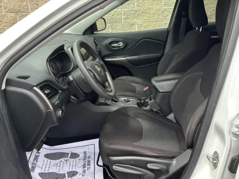 More photos of 2020 Jeep Cherokee Latitude at Wilmington Auto Center Chrysler Dodge Jeep RAM, OH